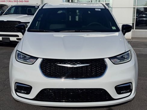 New 2026 Chrysler Pacifica Select AWD/4WD image 2