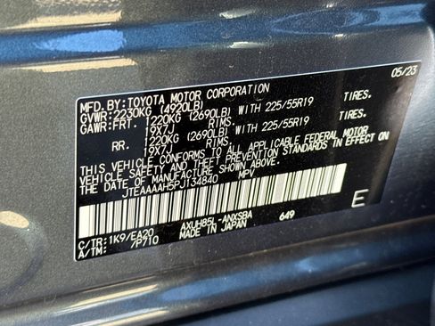 Used 2023 Toyota Venza Limited image 31