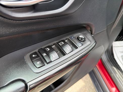 Used 2019 Jeep Cherokee Trailhawk w/ Cold Weather Group AWD/4WD image 14