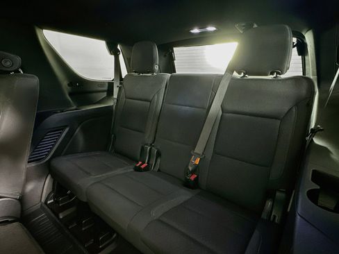 Used 2023 GMC Yukon SLE w/ Gmc Pro Safety Plus Package RWD image 29