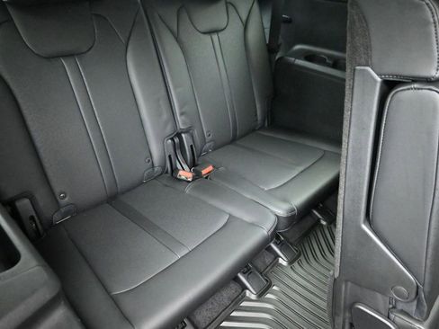 Used 2023 Kia Sorento S image 10