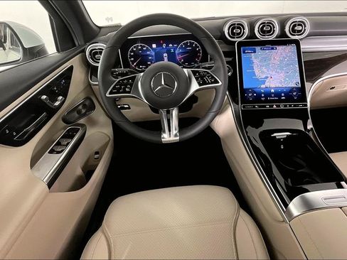 Used 2026 Mercedes-Benz GLC 300 4MATIC image 5