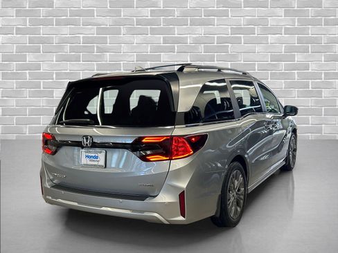 New 2026 Honda Odyssey Touring image 5