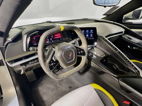 Used 2022 Chevrolet Corvette Stingray Premium Cpe w/ Z51 Performance Package RWD image 28