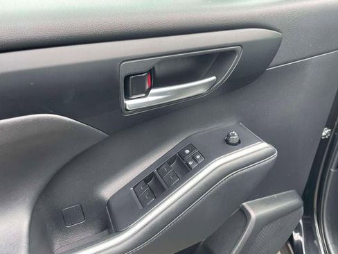 Used 2024 Toyota Highlander XLE image 17