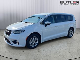 Used 2023 Chrysler Pacifica Touring-L FWD video 1