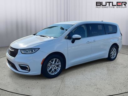 Used 2023 Chrysler Pacifica Touring-L