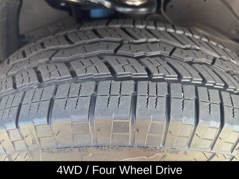 Used 2025 Toyota Tacoma TRD Off-Road AWD/4WD image 11