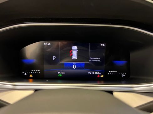 Certified 2025 Volkswagen Taos SE FWD image 22