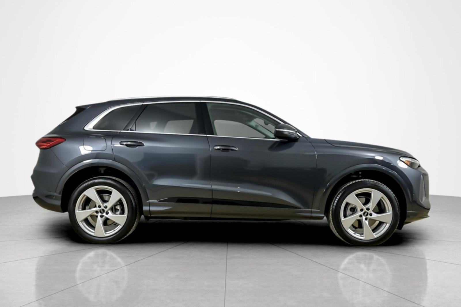 Used 2025 Audi Q5 Premium Plus w/ Premium Plus AWD/4WD image 6