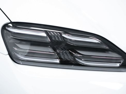 New 2026 Porsche Macan 4S Electric AWD/4WD image 16