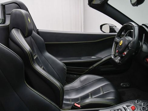Used 2014 Ferrari 458 Spider image 52