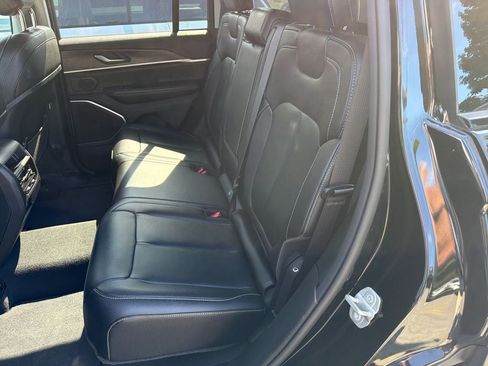 Used 2023 Jeep Grand Cherokee 4WD 4xe image 8