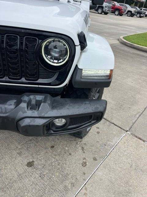 Used 2024 Jeep Gladiator Sport AWD/4WD image 11