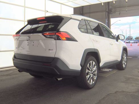 Used 2019 Toyota RAV4 XLE Premium FWD image 6