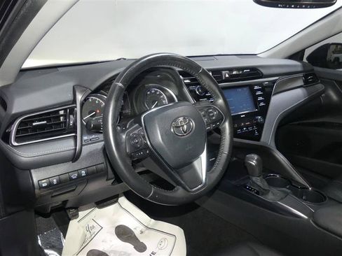 Used 2020 Toyota Camry SE w/ Convenience Package FWD image 23