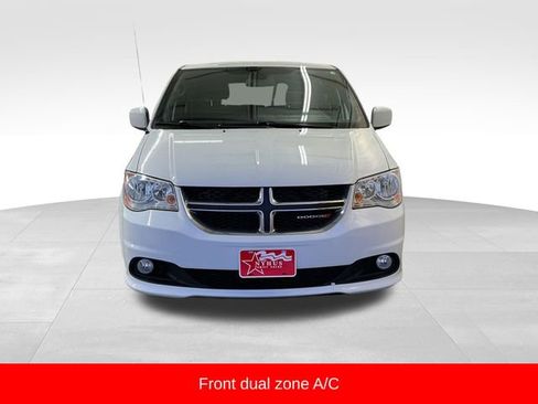 Used 2020 Dodge Grand Caravan SE image 2