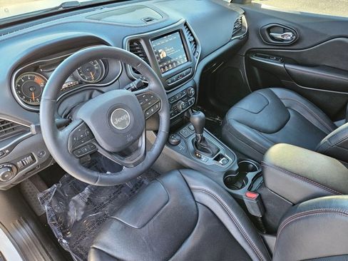 Used 2019 Jeep Cherokee Trailhawk image 12