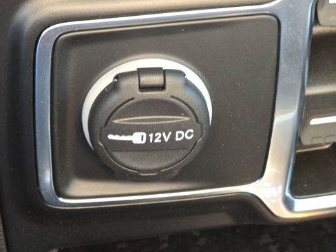 Used 2022 Jeep Gladiator Sport image 9