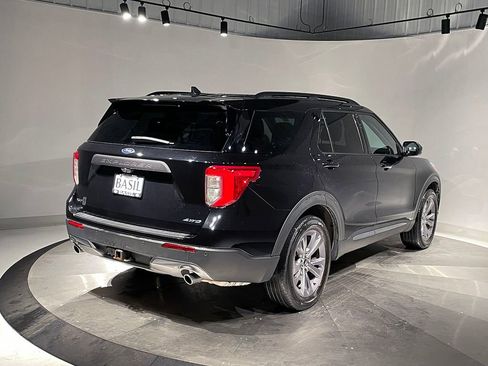 Used 2022 Ford Explorer XLT w/ Equipment Group 202A image 11