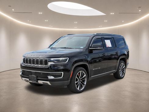 Used 2022 Jeep Wagoneer Series III w/ Premium Group I AWD/4WD image 3