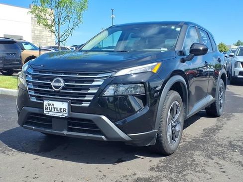 Used 2025 Nissan Rogue SV FWD image 2