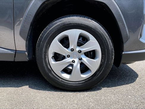 Used 2021 Toyota RAV4 LE image 8