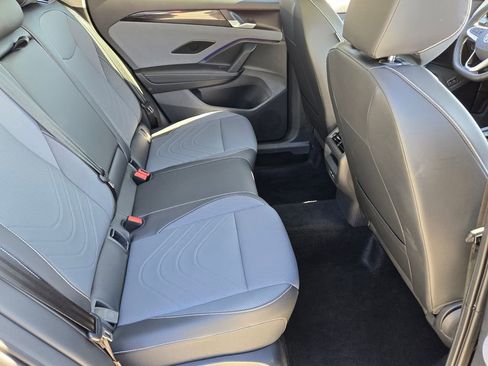 Certified 2025 Volkswagen Tiguan SE w/ Panoramic Sunroof Package AWD/4WD image 16