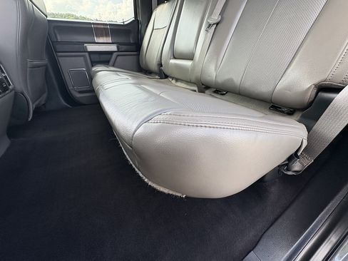 Used 2019 Ford F150 Lariat w/ Equipment Group 502A Luxury AWD/4WD image 19