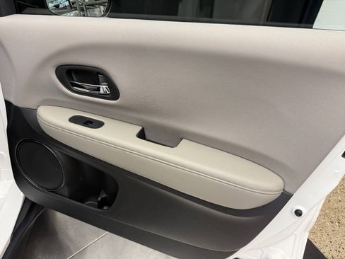 Used 2016 Honda HR-V LX image 24