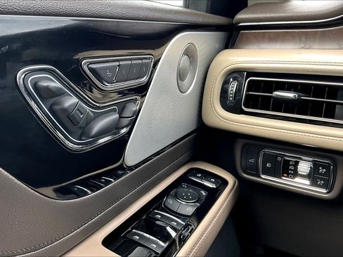Used 2020 Lincoln Aviator Reserve w/ Equipment Group 202A AWD/4WD image 35