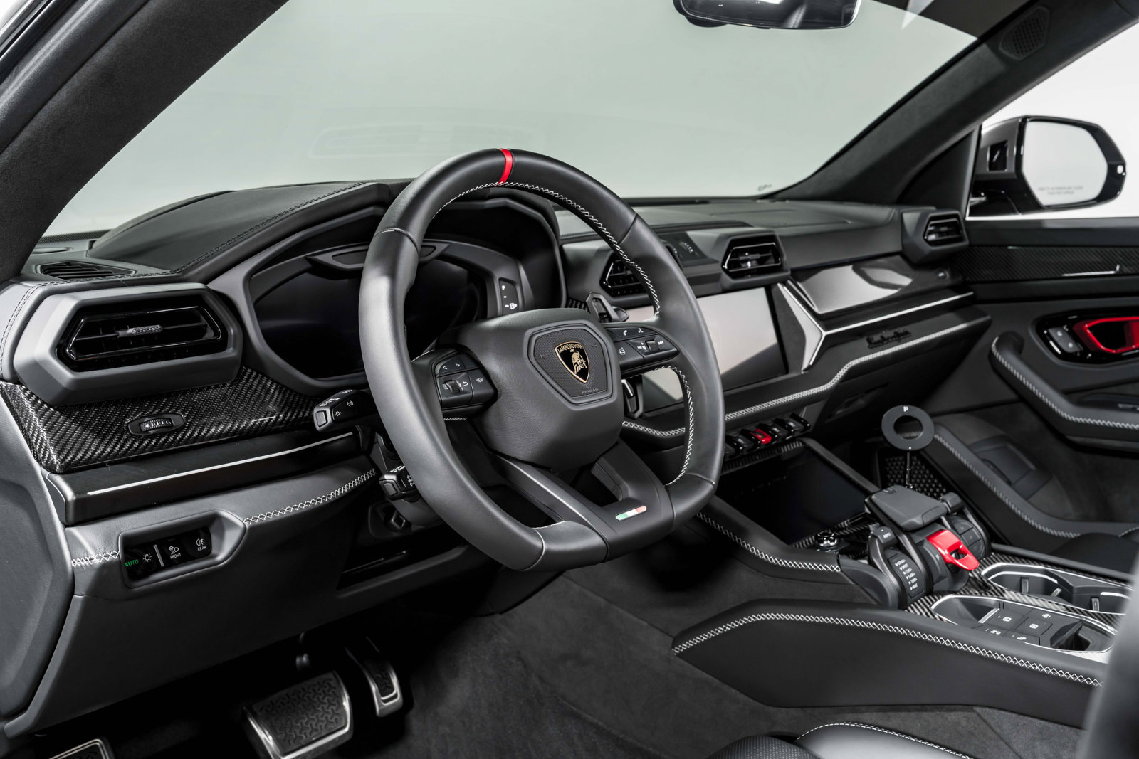 Used 2026 Lamborghini Urus SE AWD/4WD image 13