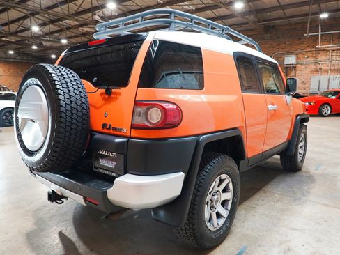 Used 2014 Toyota FJ Cruiser 4WD w/ Upgrade Package image 18