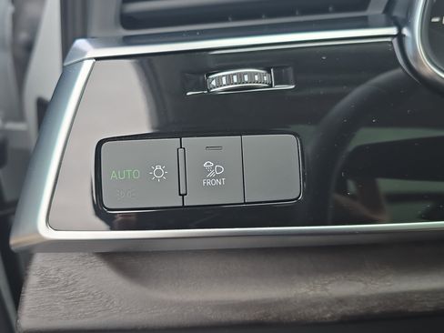 Certified 2025 Audi Q7 Premium w/ Convenience Package image 24