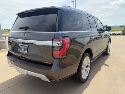 Used 2018 Ford Expedition Platinum AWD/4WD image 5