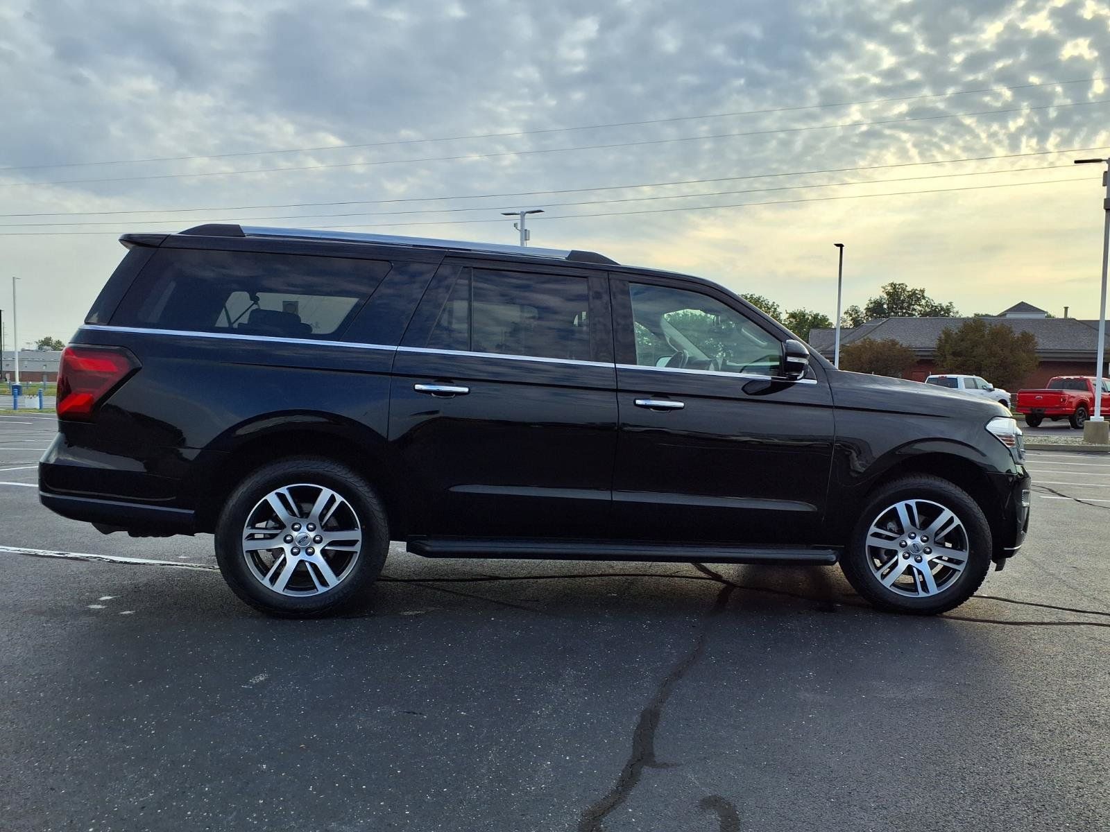 Used 2024 Ford Expedition Max Limited AWD/4WD image 39