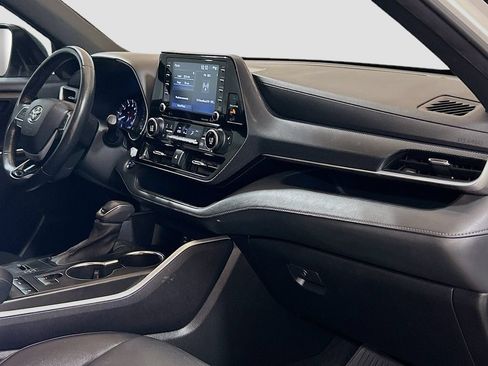 Used 2022 Toyota Highlander XSE FWD image 28