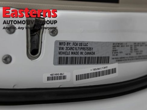 Used 2023 Chrysler Pacifica Touring-L FWD image 36