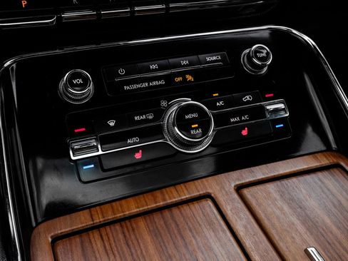 Used 2019 Lincoln Navigator Select w/ Technology Package image 23