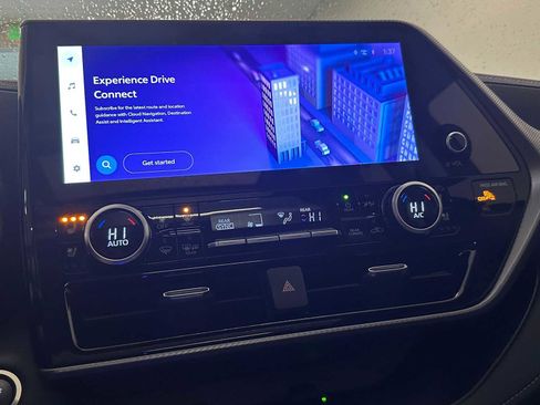 Certified 2025 Toyota Highlander Platinum image 14