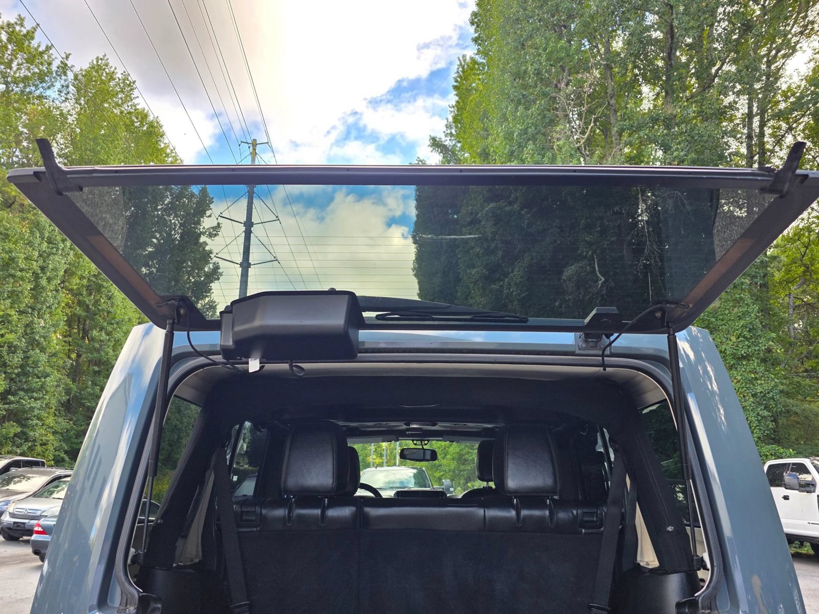 Used 2014 Jeep Wrangler Unlimited Sahara w/ Connectivity Group AWD/4WD image 25