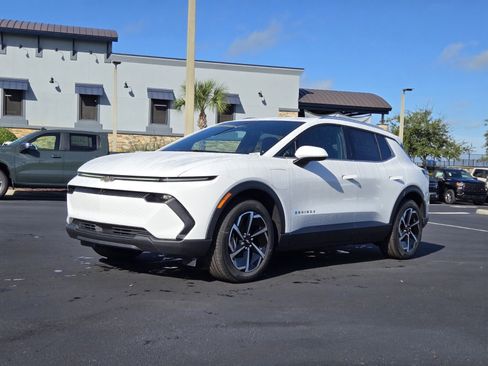 New 2026 Chevrolet Equinox EV LT image 2