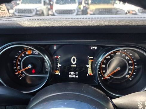Used 2022 Jeep Wrangler Unlimited Sahara AWD/4WD image 13