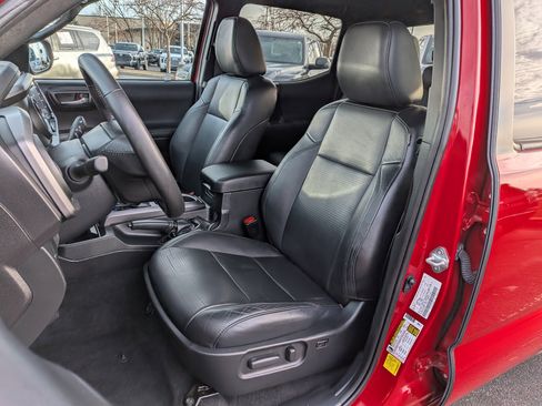 Used 2021 Toyota Tacoma TRD Sport image 17