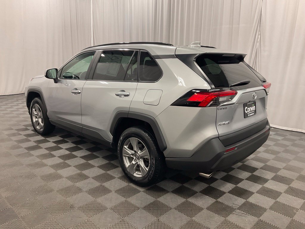 Used 2025 Toyota RAV4 XLE AWD/4WD image 8