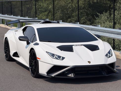 Used 2024 Lamborghini Huracan STO RWD image 12