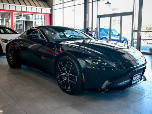 Used 2022 Aston Martin V8 Vantage Coupe image 3