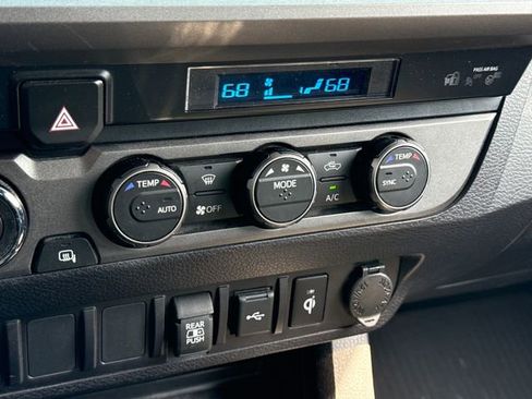 Used 2023 Toyota Tacoma TRD Sport image 31