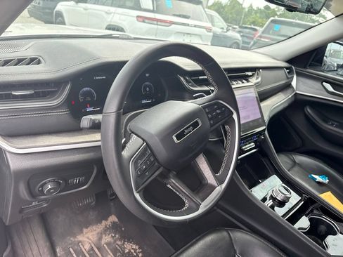 Used 2023 Jeep Grand Cherokee L Limited w/ Luxury Tech Group II AWD/4WD image 4