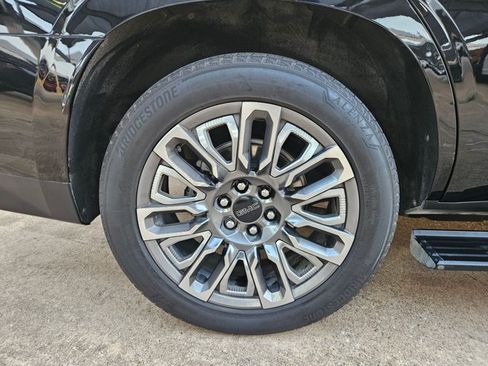 Used 2023 GMC Yukon Denali Ultimate w/ LPO, Floor Liner Package AWD/4WD image 19